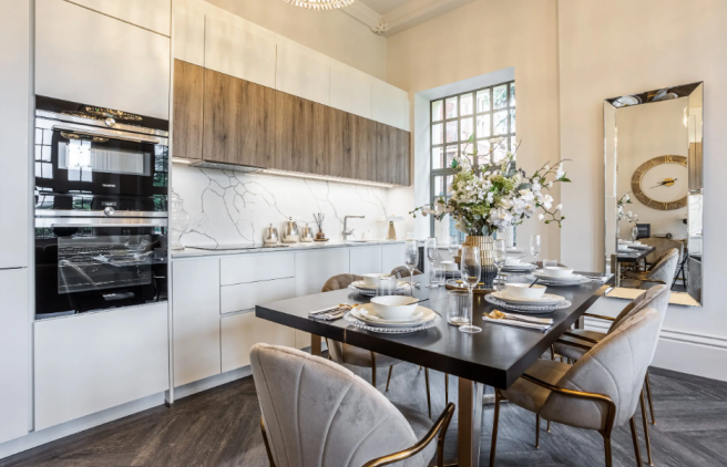 Kitchen/Dining Area