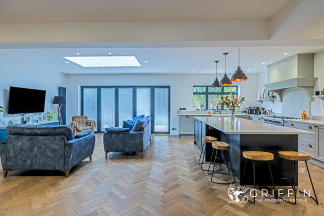 Kitchen & Dining