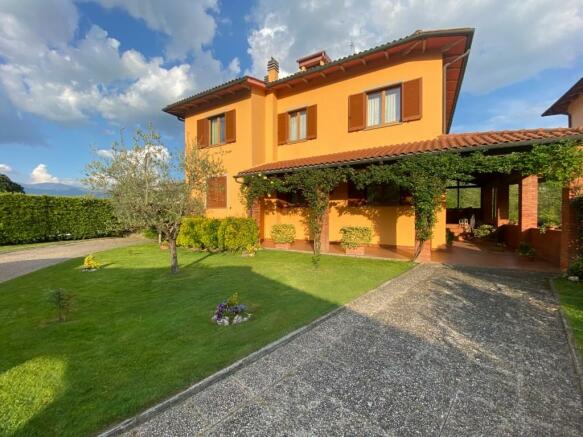 5 bedroom villa for sale in San Giovanni Valdarno Arezzo Tuscany