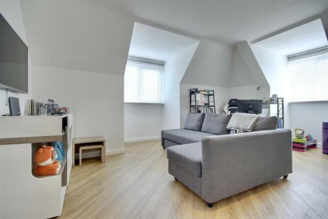 LIVING ROOM AREA