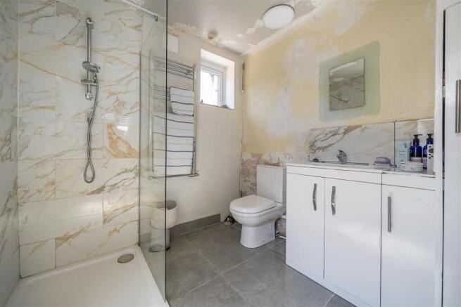 GROUND FLOOR SHOWER ROOM