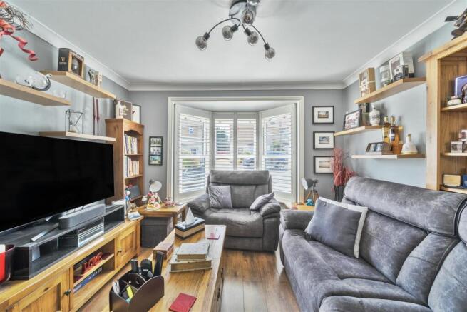 LONGE/DINING ROOM