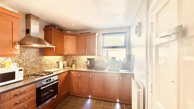 27 Queen Street - Kitchen.jpg