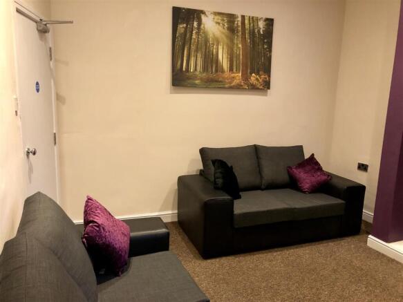 Lounge2-40-PR1-8PJ.jpg