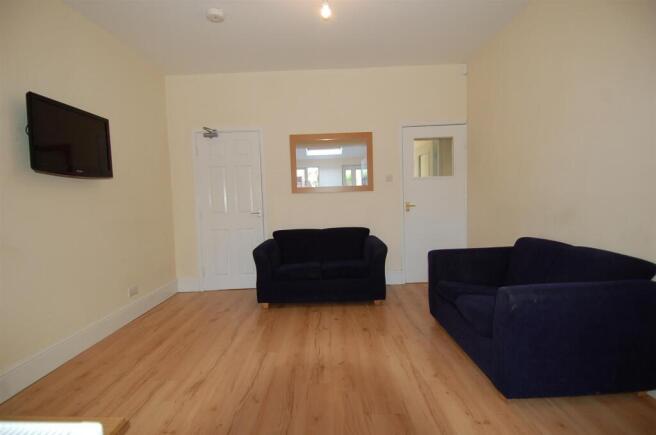 8 SL28 Living Room.JPG