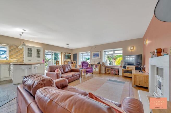 Lounge/Family Room