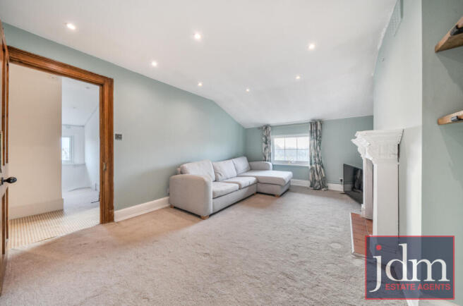 b9578772-9fed-48e...