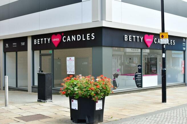 Betty Loves Candles unit b.JPG