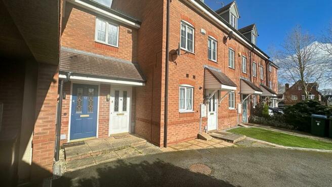 Lovely Ground Floor 2 Bedroom Flat with private g