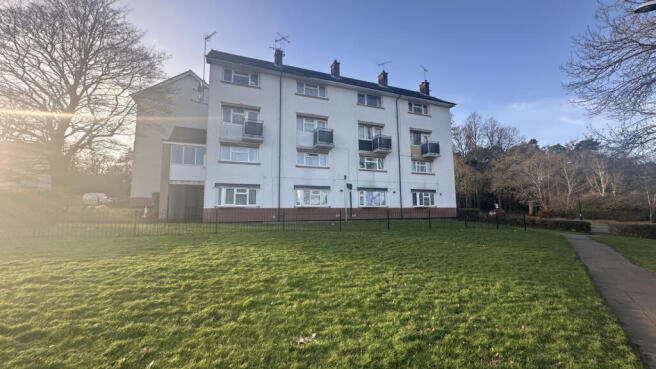 Spacious 2-Bedroom Property for Sale in CV4