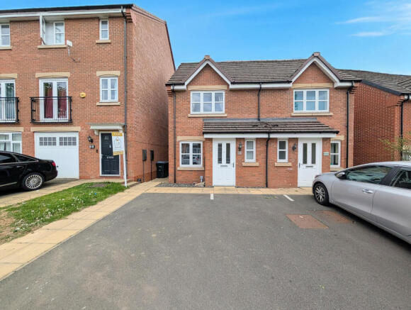 Stunning 2-Bedroom Home in CV3 ¿ Spacious, Styl