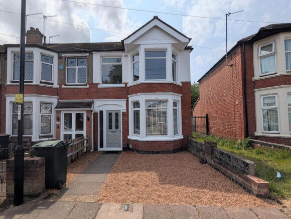 Stunning three-bedroom end-terrace property  - CV