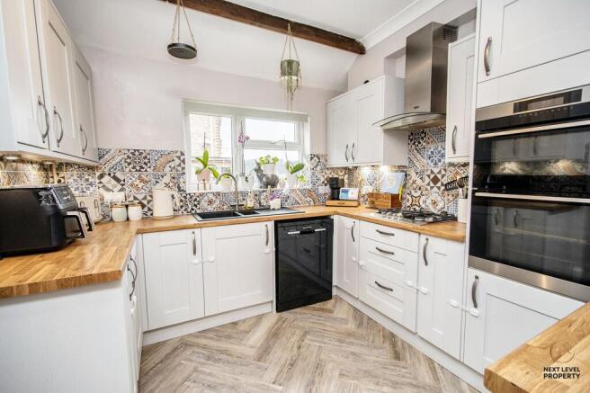 Kitchen & Dining Area