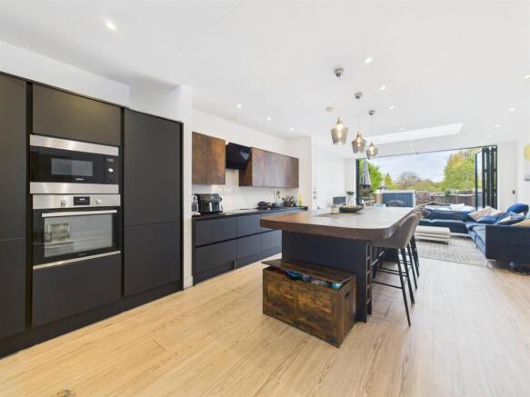 CAM05080G0-PR0211-STILL016 (1).jpg