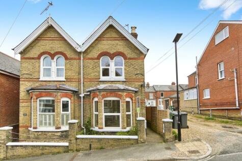 Cowes - 3 bedroom semi-detached house