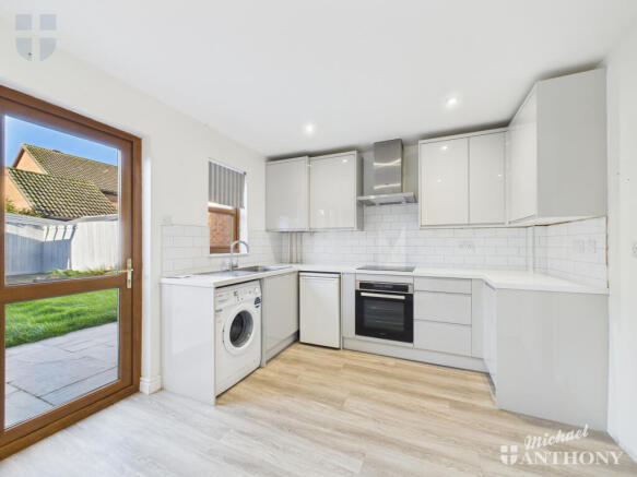 CAM03218G0-PR0808-STILL003