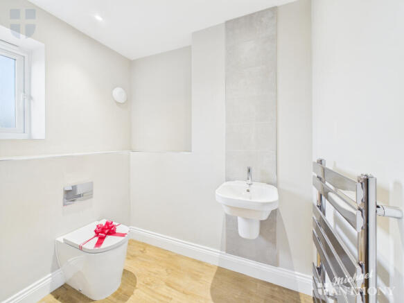 CAM03218G0-PR0849-STILL010