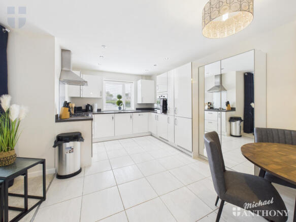 CAM03852G0-PR0301-STILL005