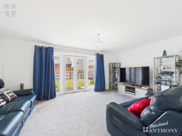 CAM03218G0-PR0689-STILL005