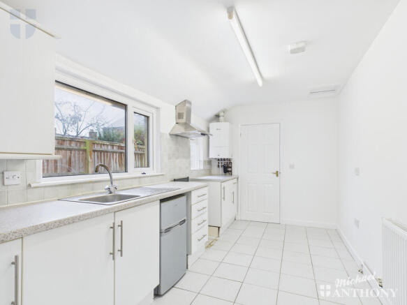 CAM03218G0-PR0887-STILL003