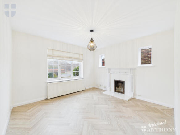 CAM03218G0-PR0861-STILL004