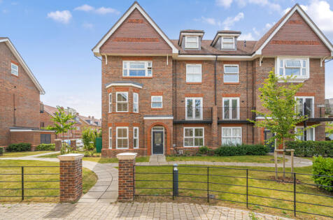 Albright Gardens, Walton-On-Thames, Surrey, KT12