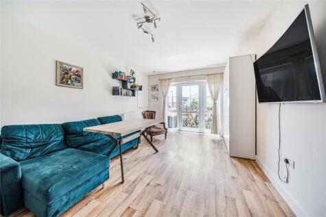Alderson Grove, Walton On Thames, Surrey, KT12