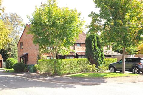 Fisher Close, Hersham, KT12