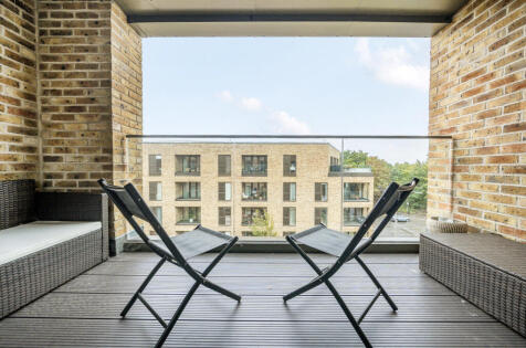 Spitfire Chase, Walton-on-Thames, Surrey, KT12