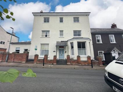 Flat , The Manor House, High Street, Newnham