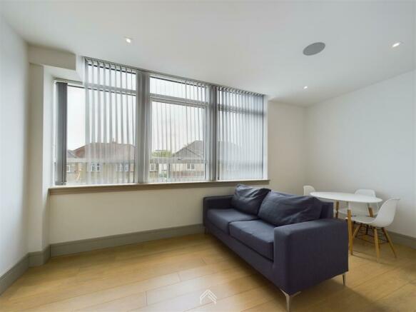 2 bedroom flat for rent in Imperial Drive, Harrow, HA2