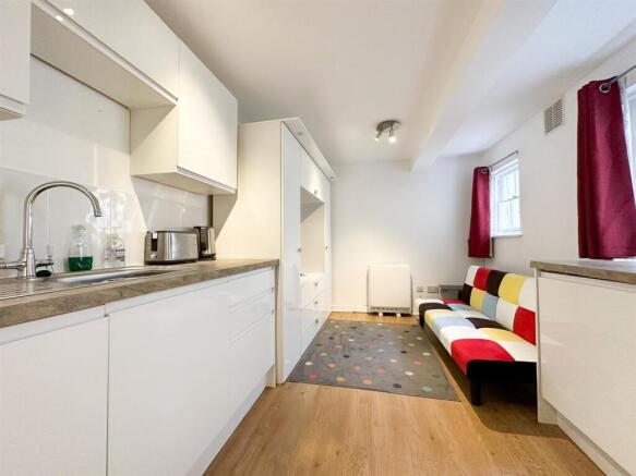 Bed / Sitting Room