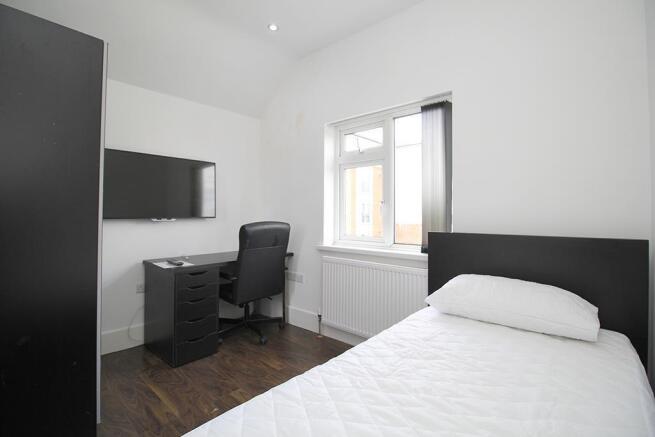 Bedroom (Main)
