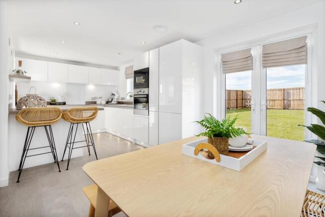 Open plan kitchen breakfast area to cook, eat and entertain