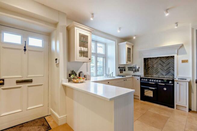8581346-interior17-800.jpg