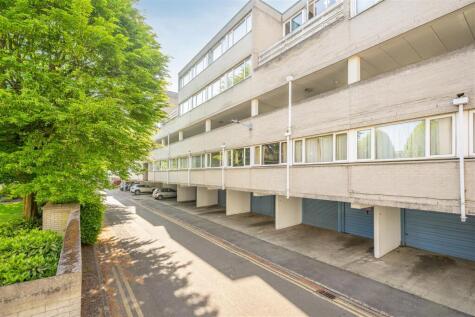 Christian Square, Windsor