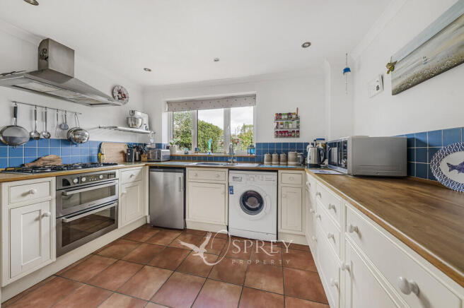 Kitchen/Breakfast...