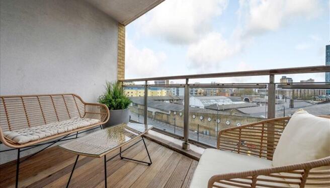 E14 8RW - 2nd floor - 2 bedrooms - 973sq ft - 2 b