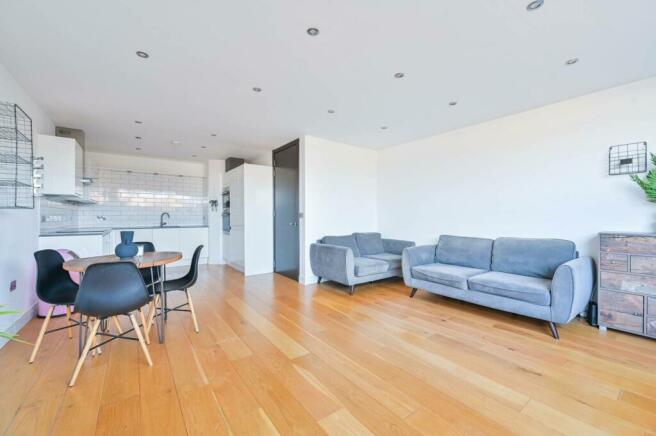 3 bedroom penthouse for rent in Queens Row Elephant and Castle