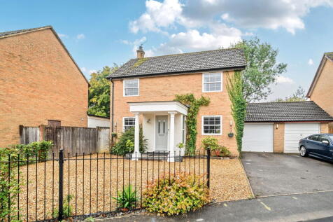 Garden Close, Hook RG27 9QZ