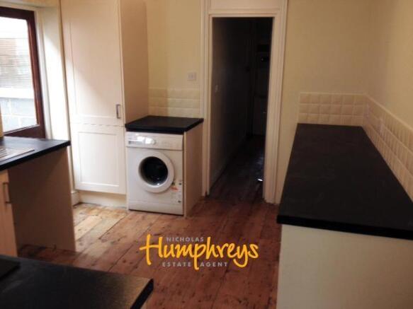 Kitchen 2.jpg