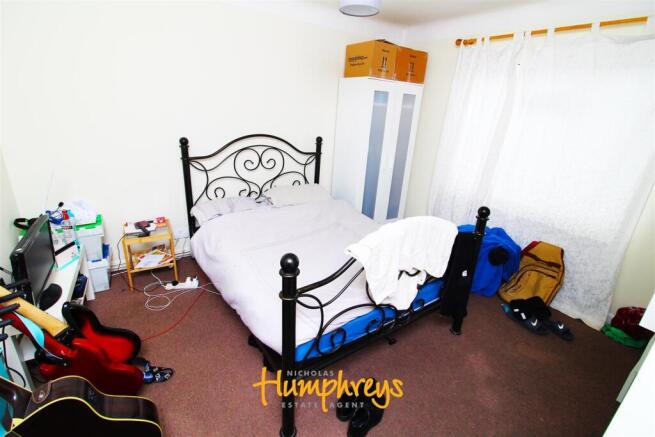Bed 2.jpg