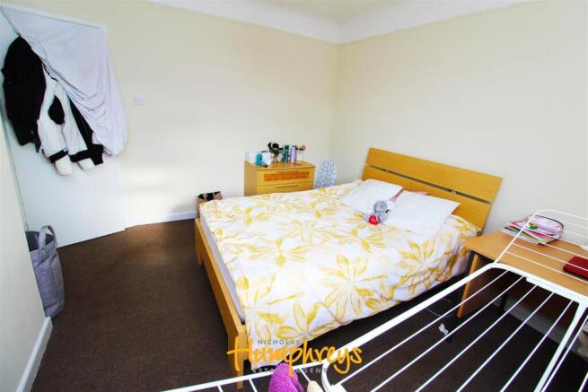 Bed 1.jpg