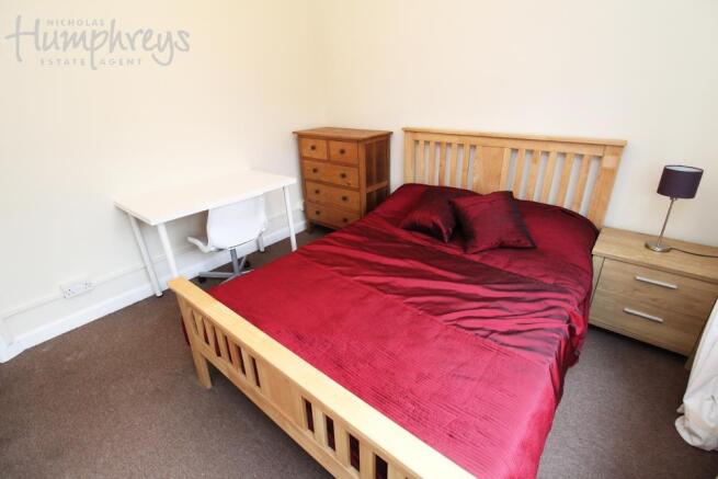 Fitzhugh House Bedroom 1 bed.JPG