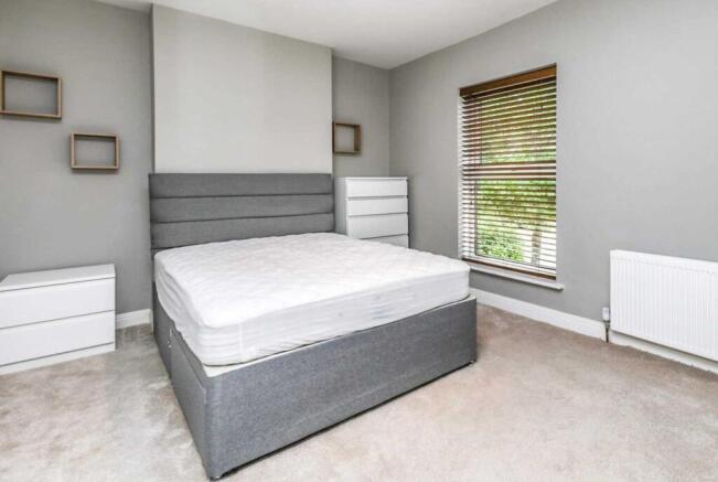 Bright, neutral double bedroom with a contempor...