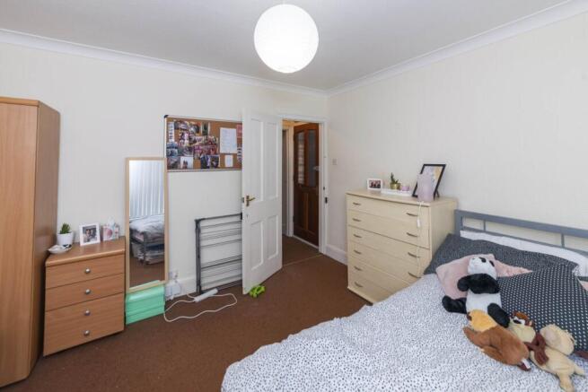 Bright, neatly presented double bedroom with a ...