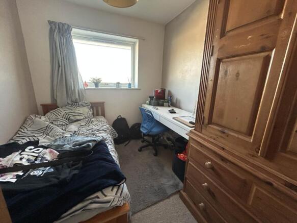 Cozy single bedroom with a comfortable bed, des...