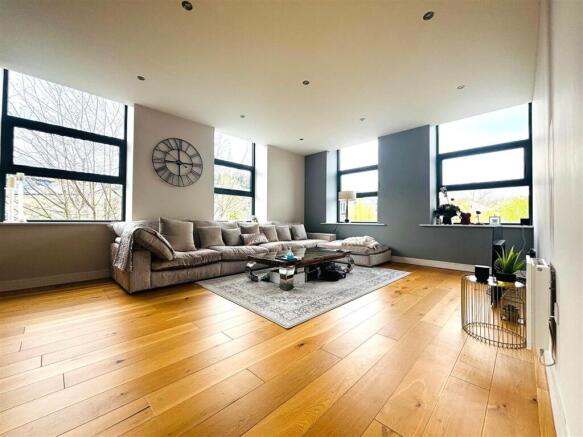 Living room 2.jpeg