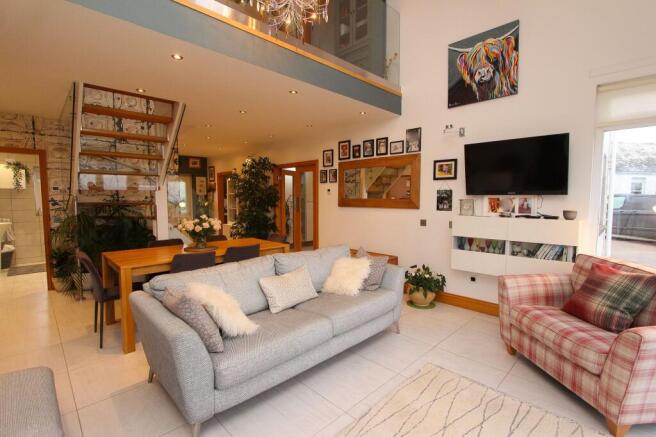 Lounge/Dining Room