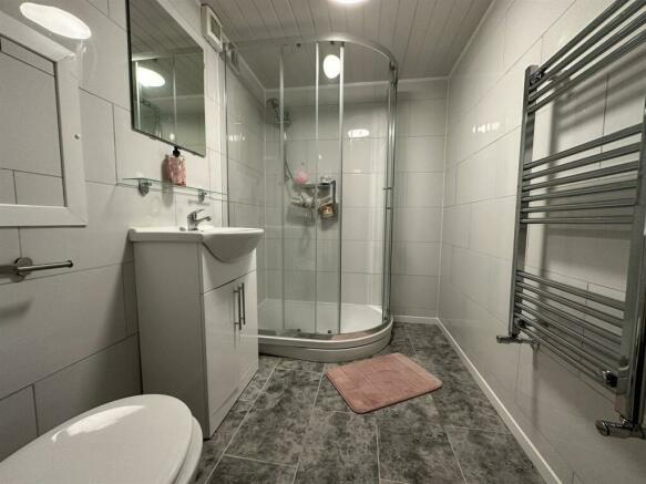 56BRN bathroom (2).jpg